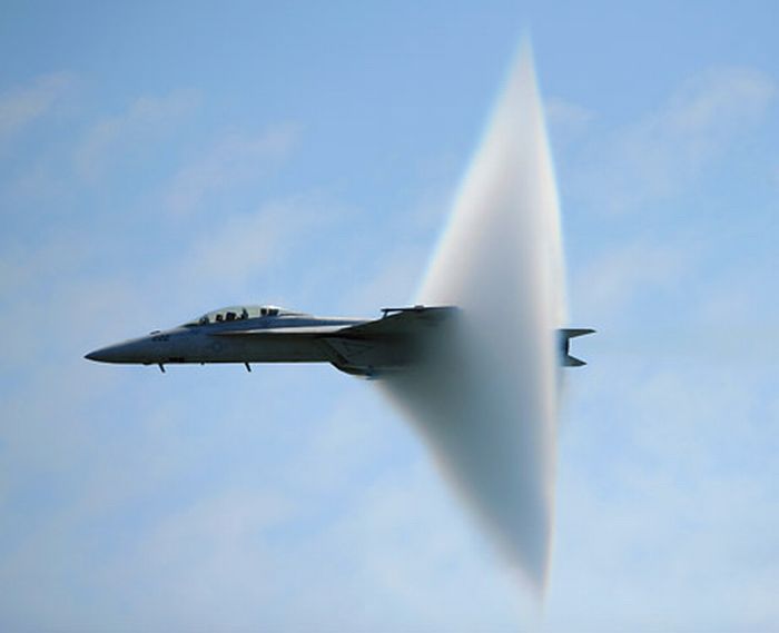 acdn.trinixy.ru_pics4_20101015_sound_barrier_01.jpg