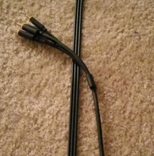 htc-viv-old-new-cable.jpg